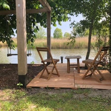Gezellige Pipo Met Grote Schommel Aan Het Water Villa Medemblik Luaran gambar