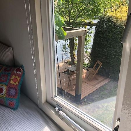 Gezellige Pipo Met Grote Schommel Aan Het Water Villa Medemblik Luaran gambar