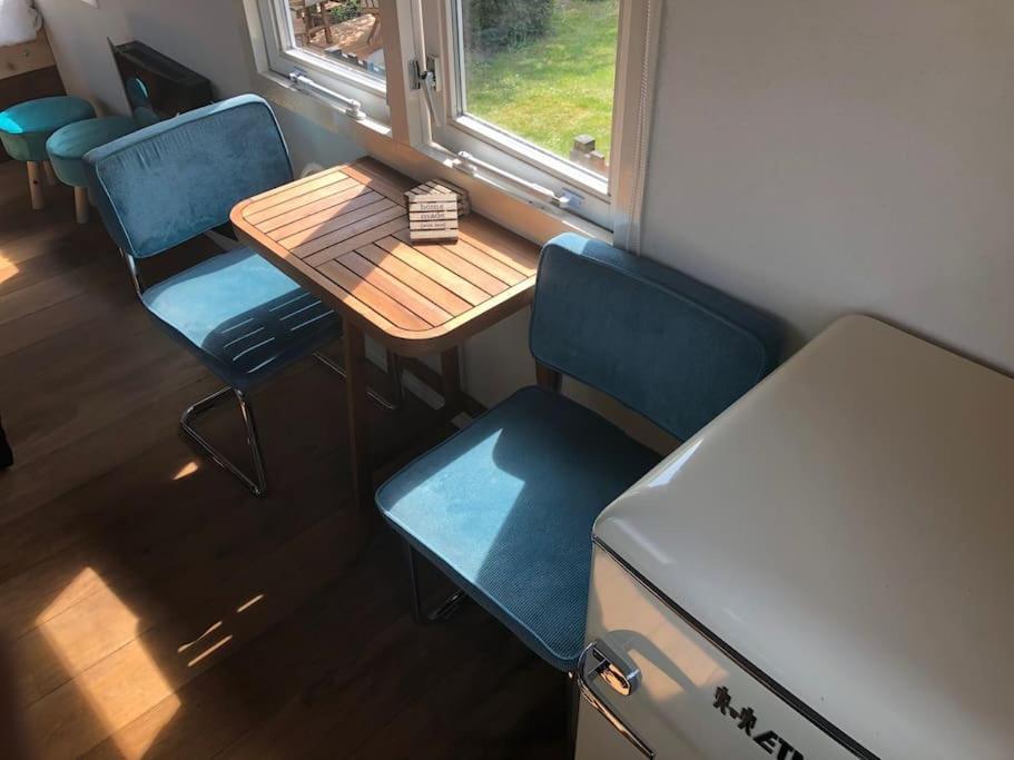 Gezellige Pipo Met Grote Schommel Aan Het Water Villa Medemblik Luaran gambar