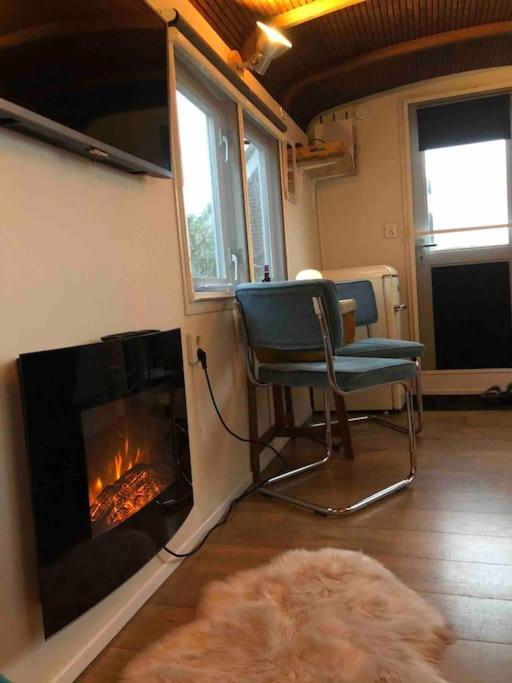 Gezellige Pipo Met Grote Schommel Aan Het Water Villa Medemblik Luaran gambar