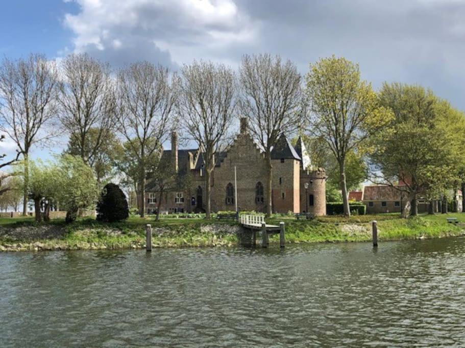 Gezellige Pipo Met Grote Schommel Aan Het Water Villa Medemblik Luaran gambar