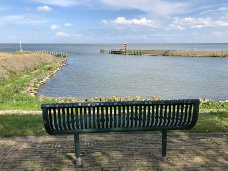 Gezellige Pipo Met Grote Schommel Aan Het Water Villa Medemblik Luaran gambar